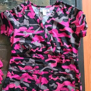 Camo scrub top koi stretch